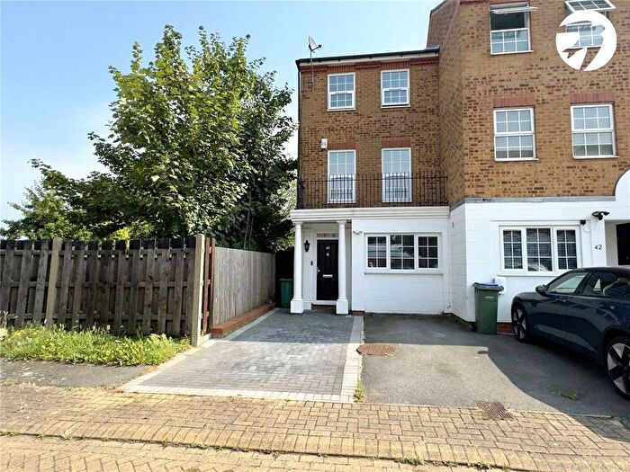 3 Bedroom End Of Terrace House To Rent In Oakleigh Close, Swanley, Kent, BR8