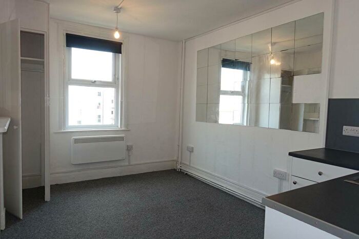 Studio To Rent In Jevington Gardens, Eastbourne, BN21