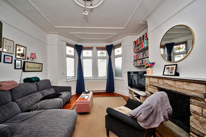 1 Bedroom Flat To Rent In Fords Grove, Winchmore Hill, N21