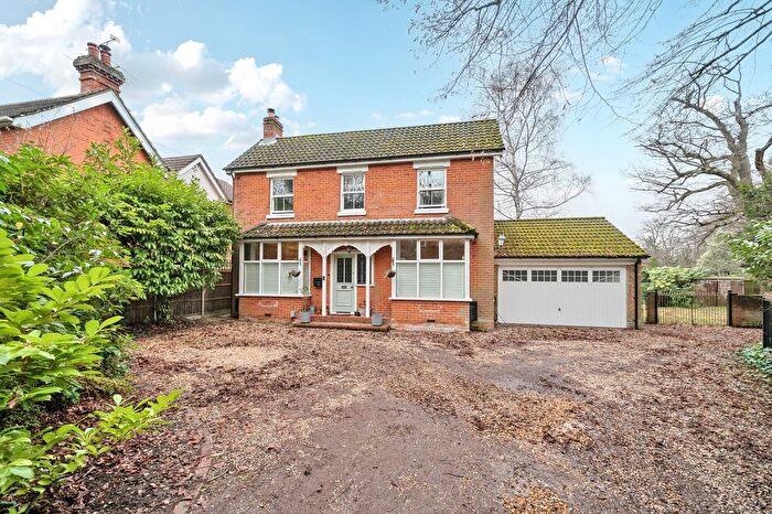 4 Bedroom Detached House For Sale In Aldershot Road, Fleet, GU51