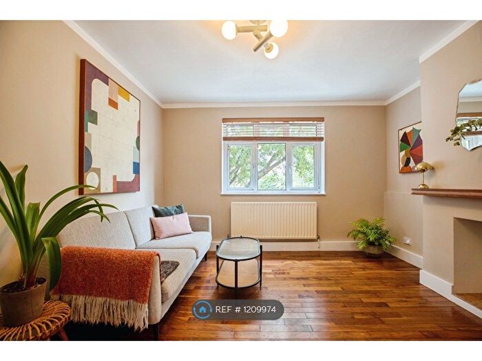 1 Bedroom Flat To Rent In Drakes Court, London, SE23