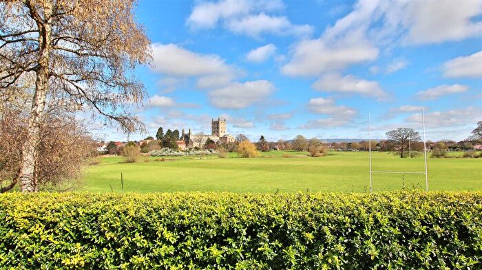 2 Bedroom Bungalow For Sale In Shephard Mead, Tewkesbury, GL20