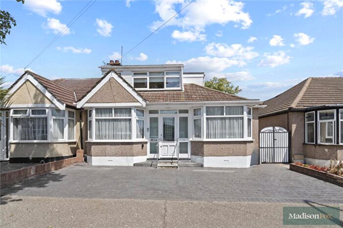 4 Bedroom Bungalow For Sale In Greenleafe Drive, Ilford, IG6