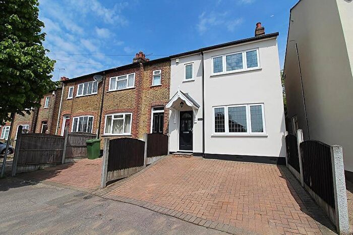 2 Bedroom End Of Terrace House To Rent In Kings Chase, CM14