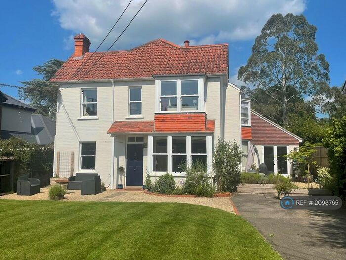 4 Bedroom Detached House To Rent In Wraxhill Road, Street, BA16