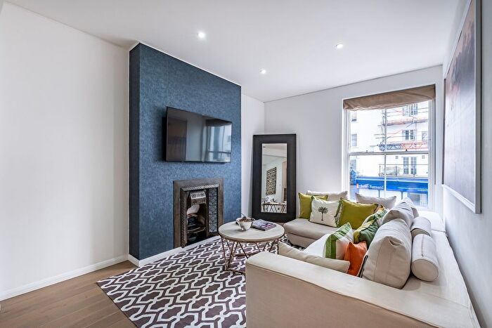 3 Bedroom Maisonette To Rent In Abingdon Road, London, W8