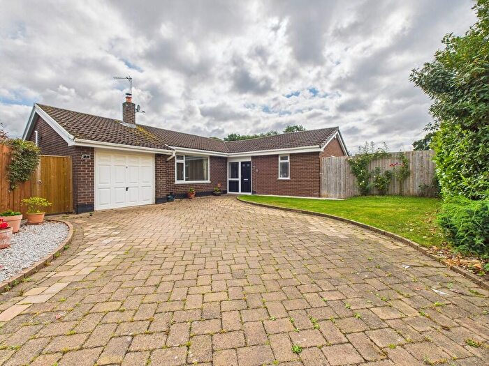 4 Bedroom Detached Bungalow For Sale In Barnfield, Tattenhall, CH3