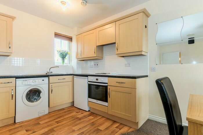 2 Bedroom Flat To Rent In Watkins Square, Cardiff, Cardiff CF14
