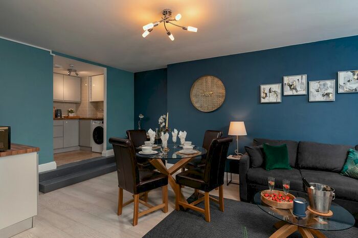 2 Bedroom Flat To Rent In Oriental Place, Brighton, BN1