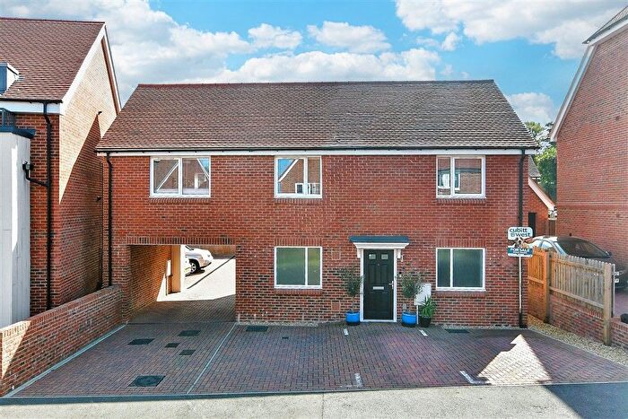 2 Bedroom Coach House For Sale In Butlers Way, East Grinstead, West Sussex, RH19