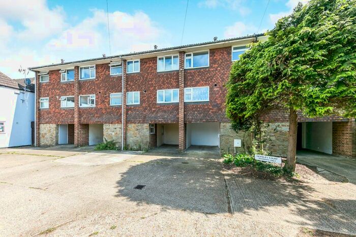 4 Bedroom Terraced House To Rent In Hemsley Court, Guildford, GU2