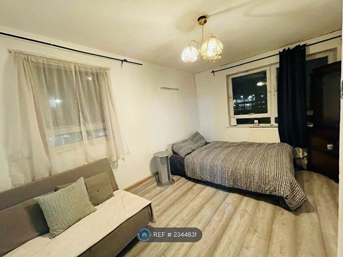 3 Bedroom Flat To Rent In Lois Court, London, N17