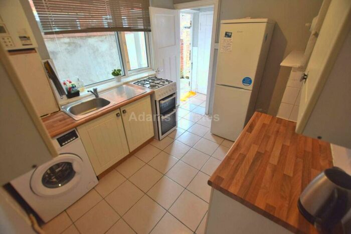 4 Bedroom Terraced House To Rent In Grange Ave, Reading, RG6