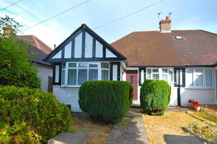 3 Bedroom Bungalow For Sale In The Ridge, Whitton, TW2