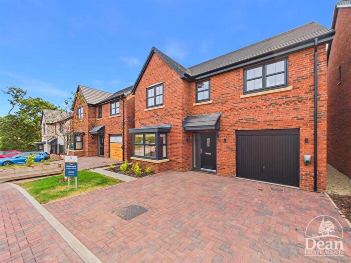 4 Bedroom Detached House For Sale In Manor Grove, Lydney, GL15
