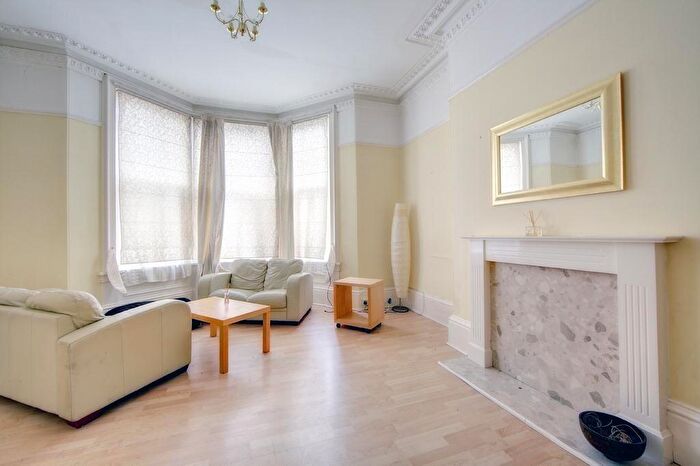 2 Bedroom Flat To Rent In Eskdale Terrace, Jesmond, NE2
