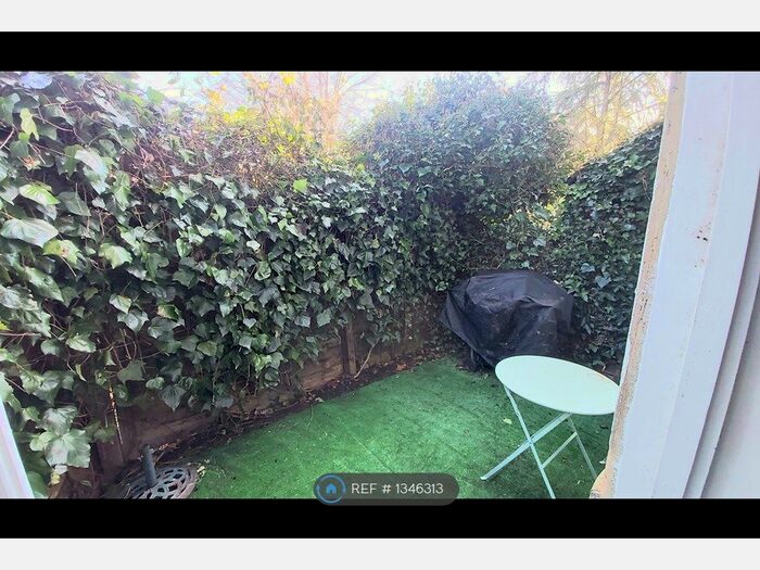 1 Bedroom Flat To Rent In Tower Street, Winchester, SO23