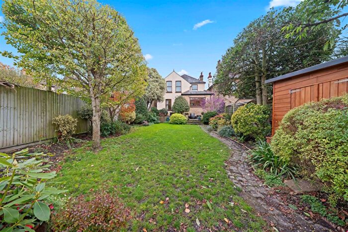 5 Bedroom Detached House For Sale In Carshalton Park Road, Carshalton, SM5