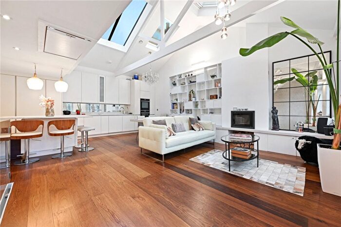 3 Bedroom Detached House To Rent In Colville Mews, London, W11