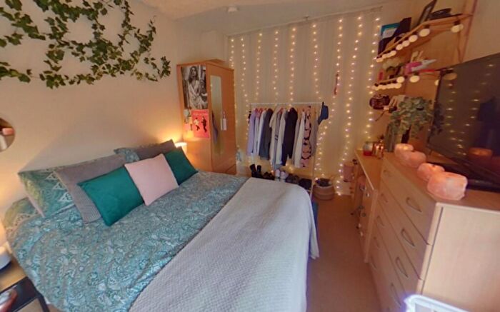 5 Bedroom House To Rent In Hessle View, Leeds, LS6