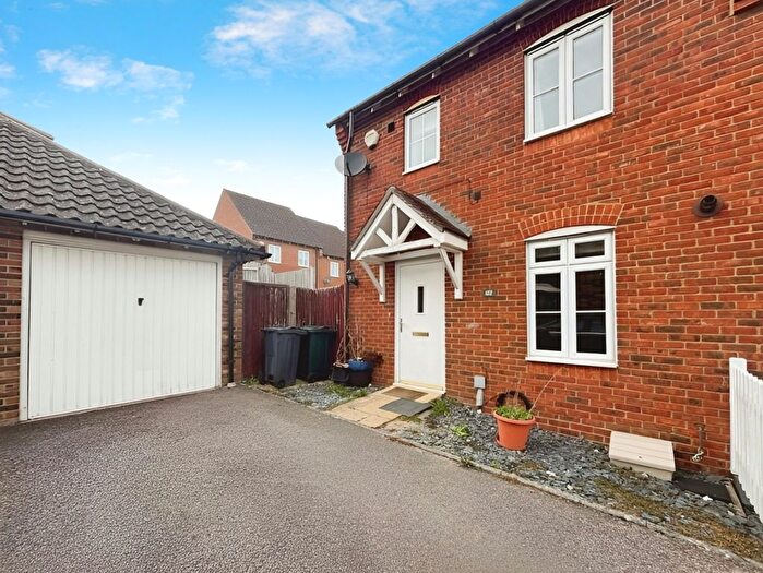 3 Bedroom Semi-detached House For Sale In Imperial Way, Ashford, TN23