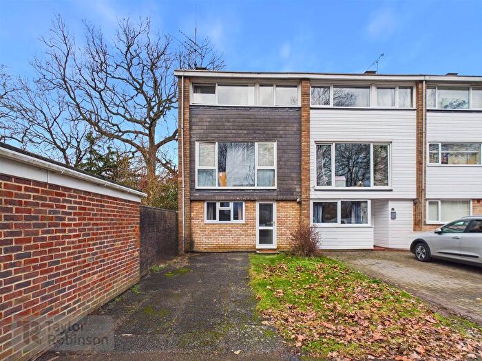 6 Bedroom Town House For Sale In Furnace Green, Crawley, RH10