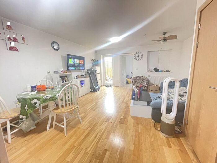 4 Bedroom End Of Terrace House To Rent In Evergreen Drive, West Drayton, UB7