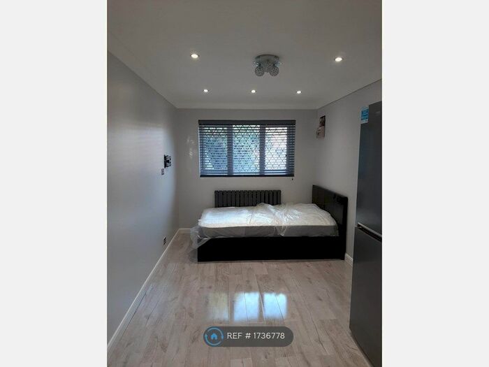 Studio To Rent In Off Langley Road, Langley, Slough, SL3