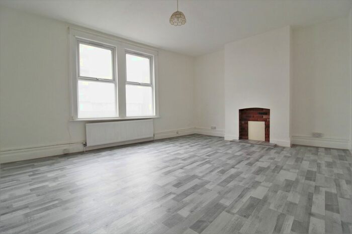 3 Bedroom Flat To Rent In London Road, Croydon, CR0
