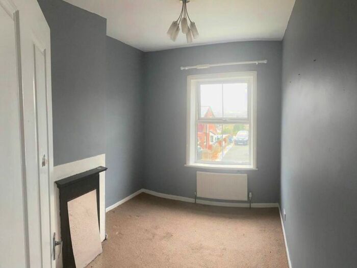 2 Bedroom Property To Rent In Halifax Road, Liversedge, WF15