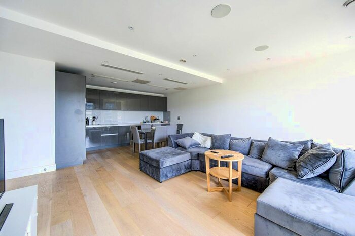 2 Bedroom Flat To Rent In Central Avenue, Fulham, London, SW6