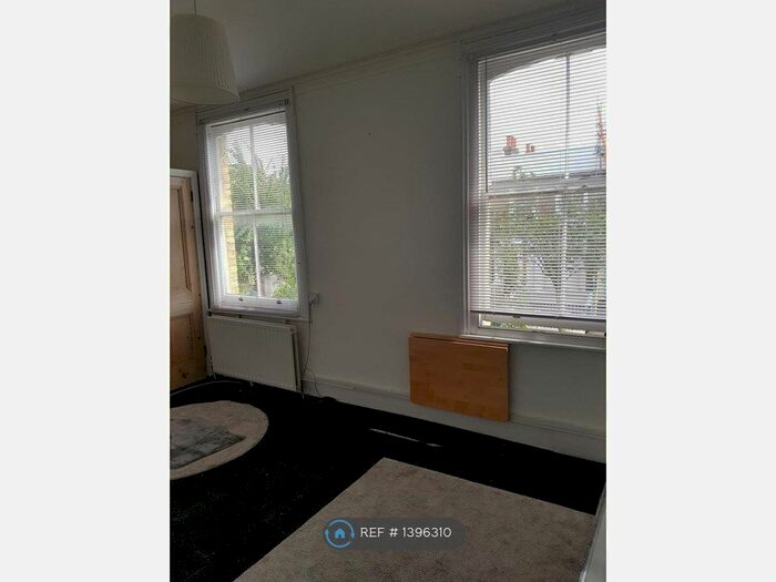 Studio To Rent In Askew Crescent, London, W12