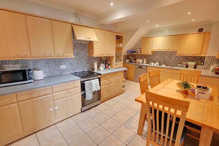 3 Bedroom End Of Terrace House For Sale In Whitestone Close, Millbrook, Southampton, SO16