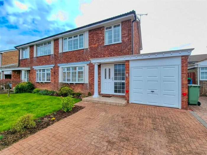 3 Bedroom Semi-Detached House To Rent In Victoria Park Road, Brimington, Chesterfield, Derbyshire, S43