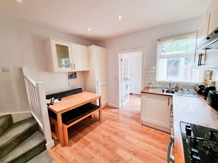 2 Bedroom End Of Terrace House To Rent In Cranmer Road, Croydon, CR0