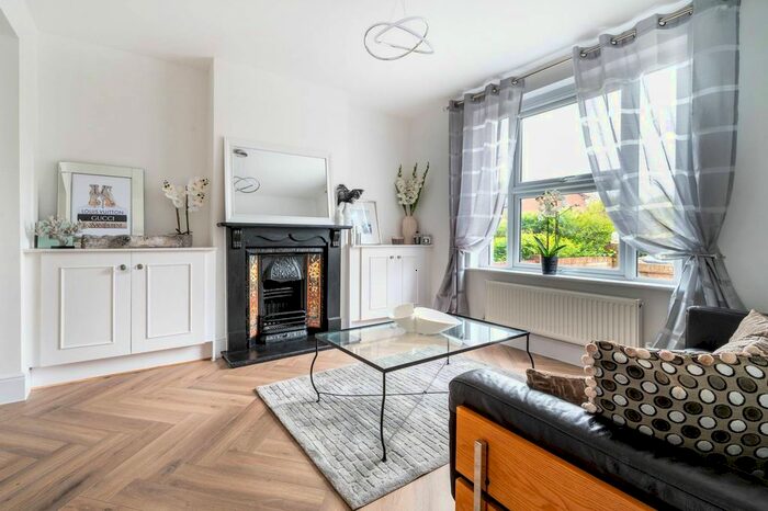 3 Bedroom Property To Rent In Josephs Road, Guildford, Guildford, GU1