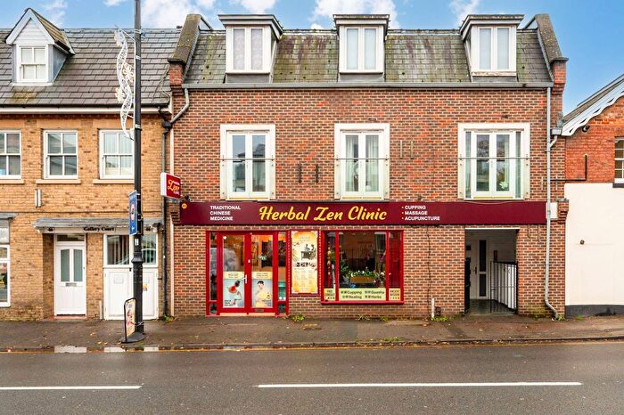1 Bedroom Flat For Sale In Styles Court, Walton Road, East Molesey, KT8