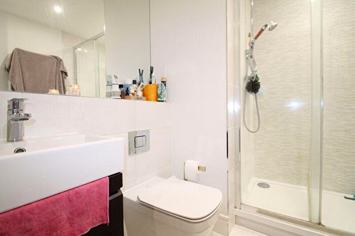 1 Bedroom Detached House To Rent In Desborough Road, High Wycombe, HP11