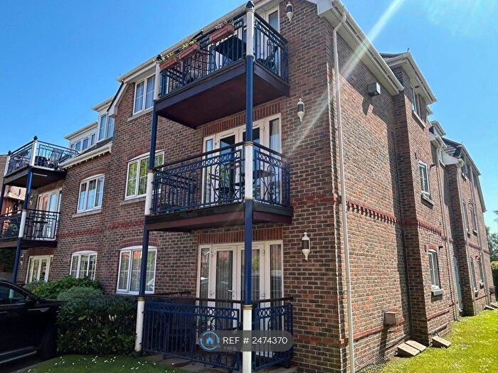 2 Bedroom Flat To Rent In Casterbridge Court, Bournemouth, BH4