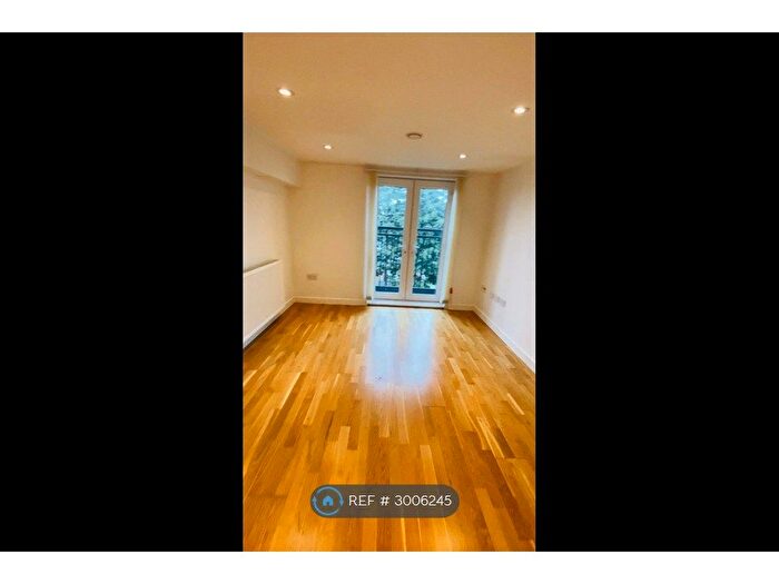 1 Bedroom Flat To Rent In Datchet House, Hounslow, TW4