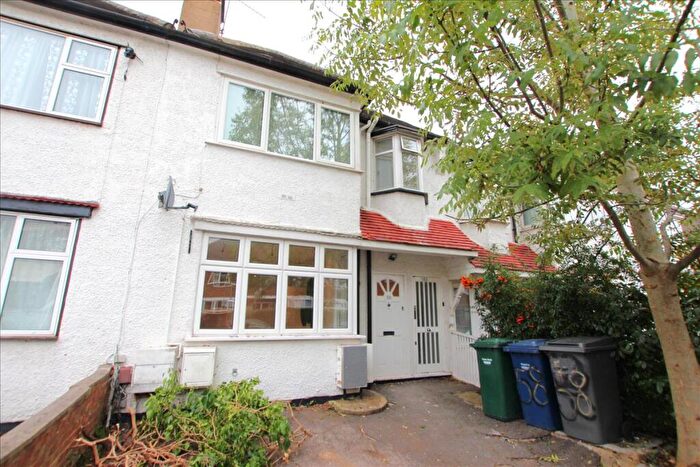 2 Bedroom Maisonette To Rent In Hale Grove Gardens, London, NW7
