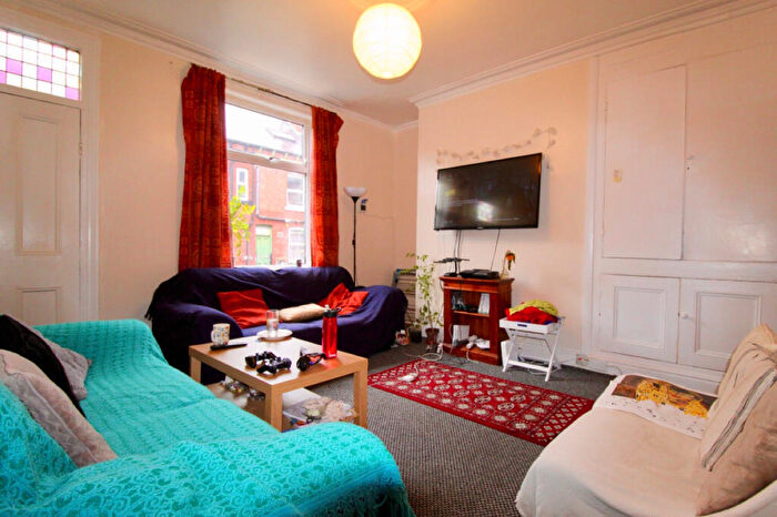 6 Bedroom House To Rent In Hessle Place, Leeds, LS6