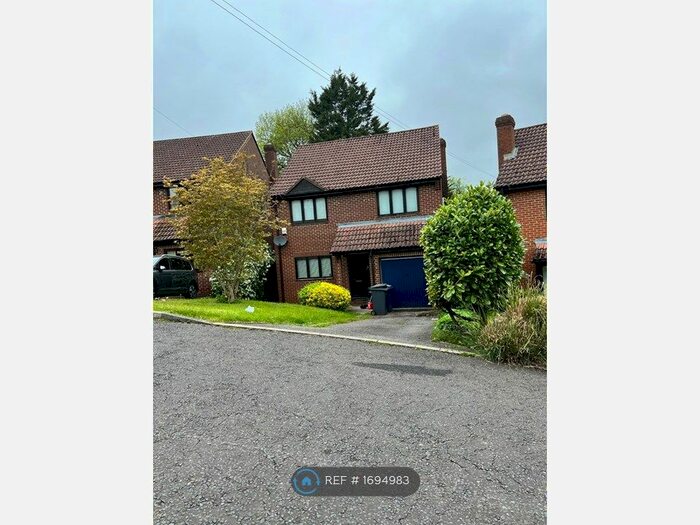 4 Bedroom Detached House To Rent In The Chimes, High Wycombe, HP12