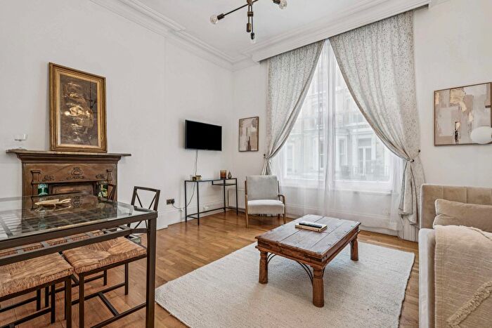 1 Bedroom Flat For Sale In Cheniston Gardens, W8