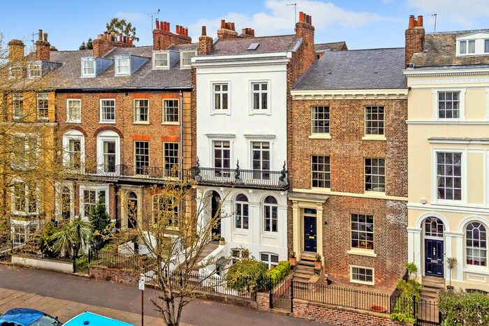 3 Bedroom Flat To Rent In The Mount, York, YO24