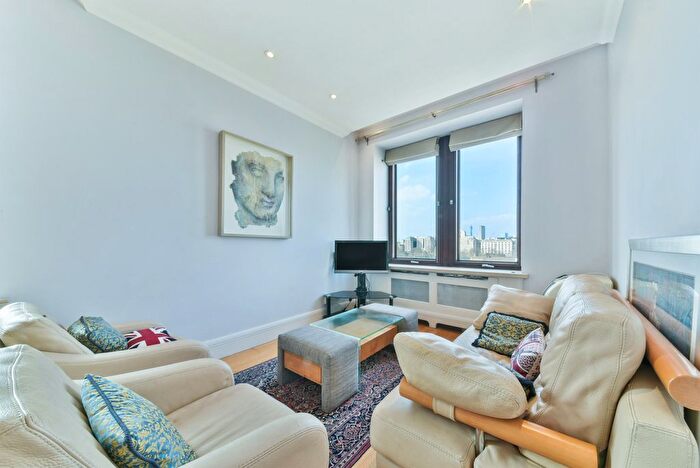 3 Bedroom Flat To Rent In Whitehouse Apartments, Belvedere Road, London, SE1