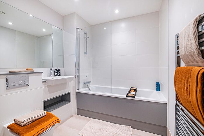 1 Bedroom Flat To Rent In Garden Boulevard, Maidenhead, SL6