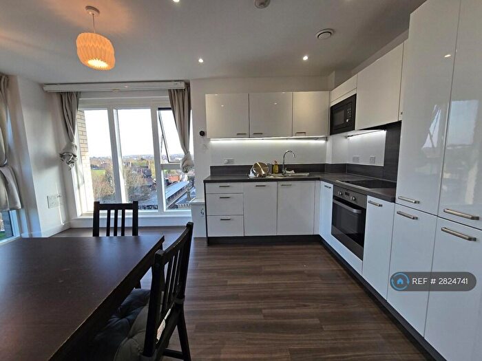 2 Bedroom Flat To Rent In Adenmore Road, London, SE6