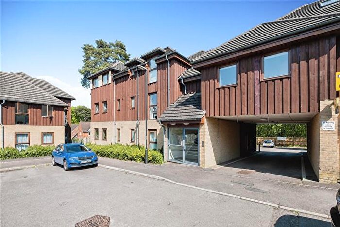 1 Bedroom Apartment To Rent In Oakwood Court, Crawley, RH11