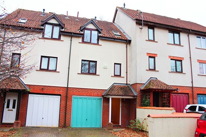 3 Bedroom Terraced House To Rent In Wesley Close, Taunton, TA1